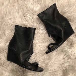 BCBG Generation black leather Sandel/ Booties - Size 7 NWOT